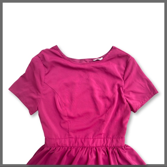 Red Short-sleeved Dress w/ Peekaboo Back and Princess Seams - Picture 5 of 7